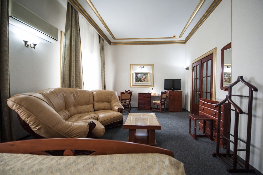 Deluxe Suite - Photo 3