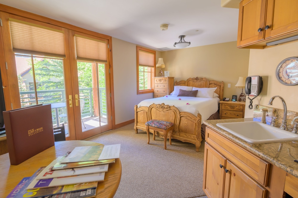 Standard Room, 1 Queen Bed (Studio)