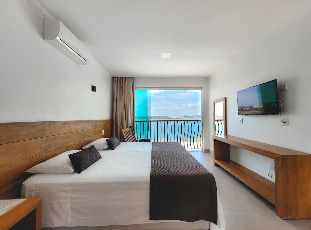 Superior Suite, 1 Bedroom, Partial Lake View - Photo 1