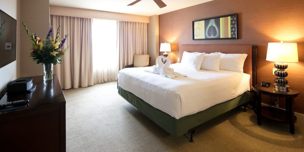 North Executive Suite, 1 King, Non-Smoking - Photo 3