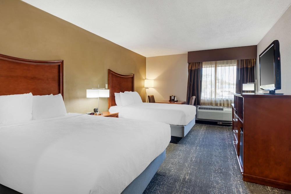 Suite, 2 Queen Beds, Non Smoking, Refrigerator & Microwave (With Sofabed) - Photo 1