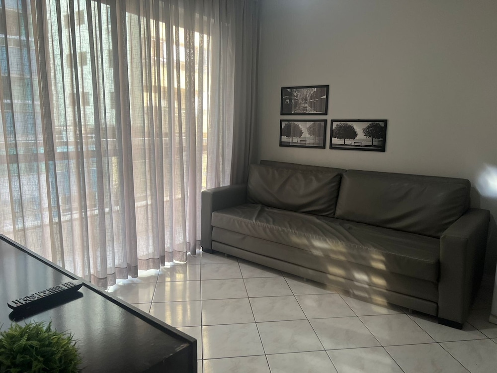 City Apartment, 2 Bedrooms photo 3