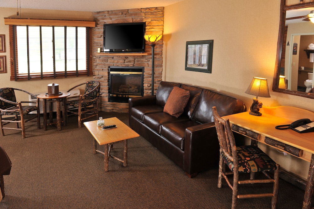 Suite, 1 King Bed with Sofa bed, Non Smoking, Fireplace - Photo 2