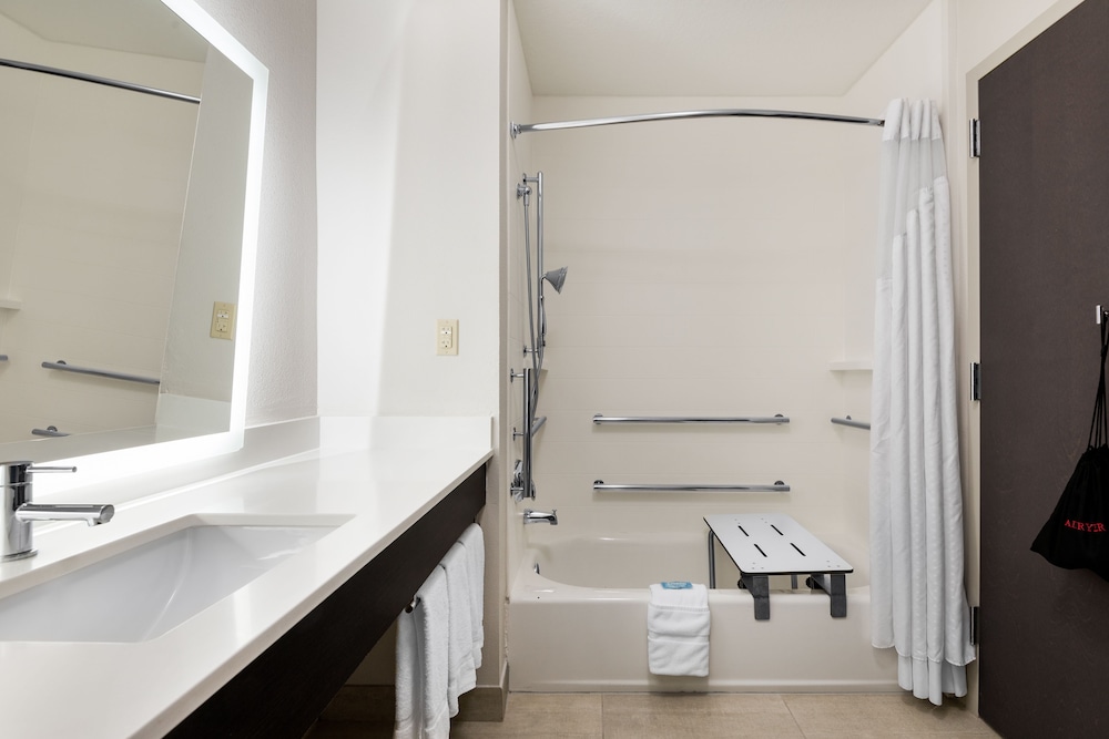 Standard Room, 2 Queen Beds, Accessible (Communications) - Photo 2
