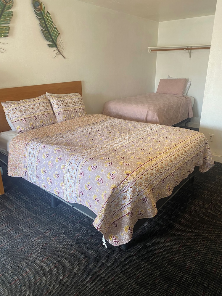 Room, 1 Queen Bed, Non-smoking - Photo 8