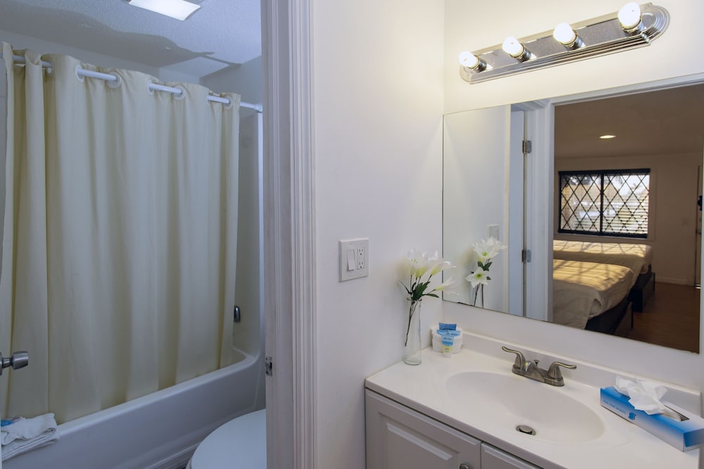 Standard Room, 2 Queen Beds, City View - Photo 5