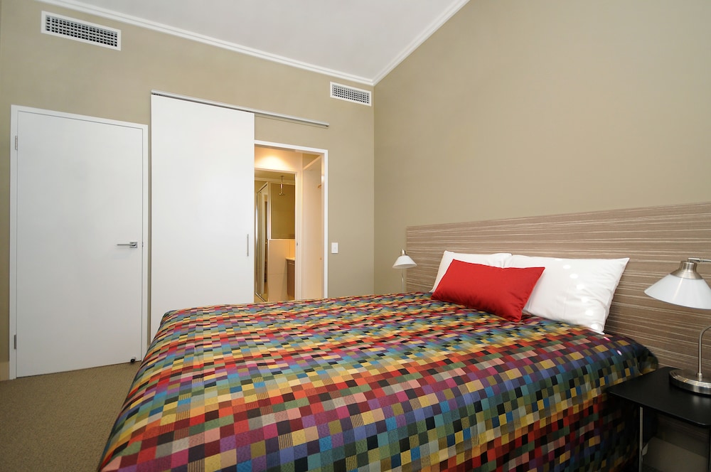Standard 2 Bedroom, 4 Bed apartment, Mountain View