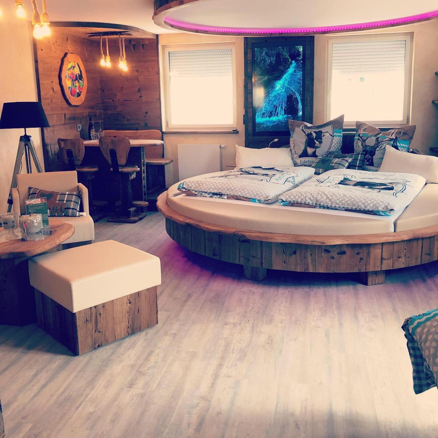 Deluxe Suite with Spa Bath photo 2