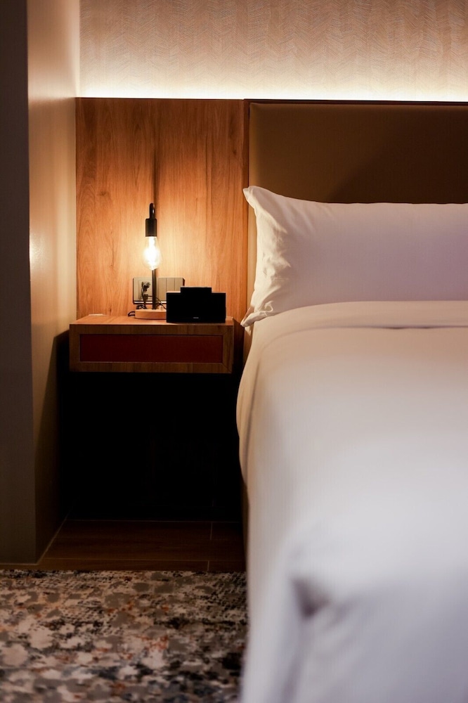 Premier Suite - Photo 5