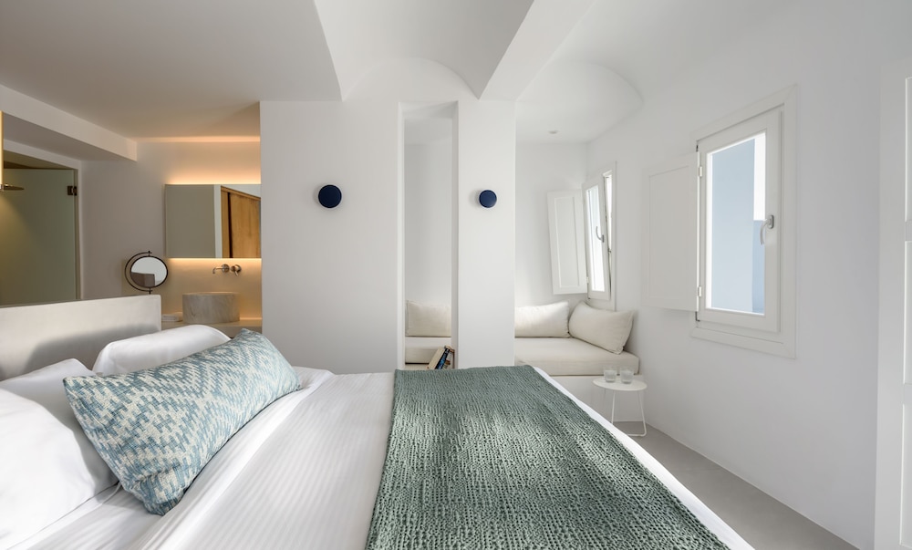 Superior Suite, 1 Queen Bed, Balcony, Sea View - Photo 21