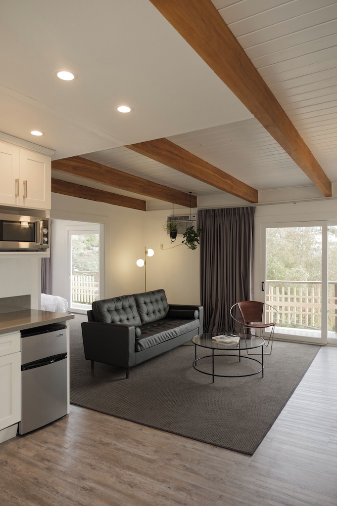 Hollywood Hillside View Suite