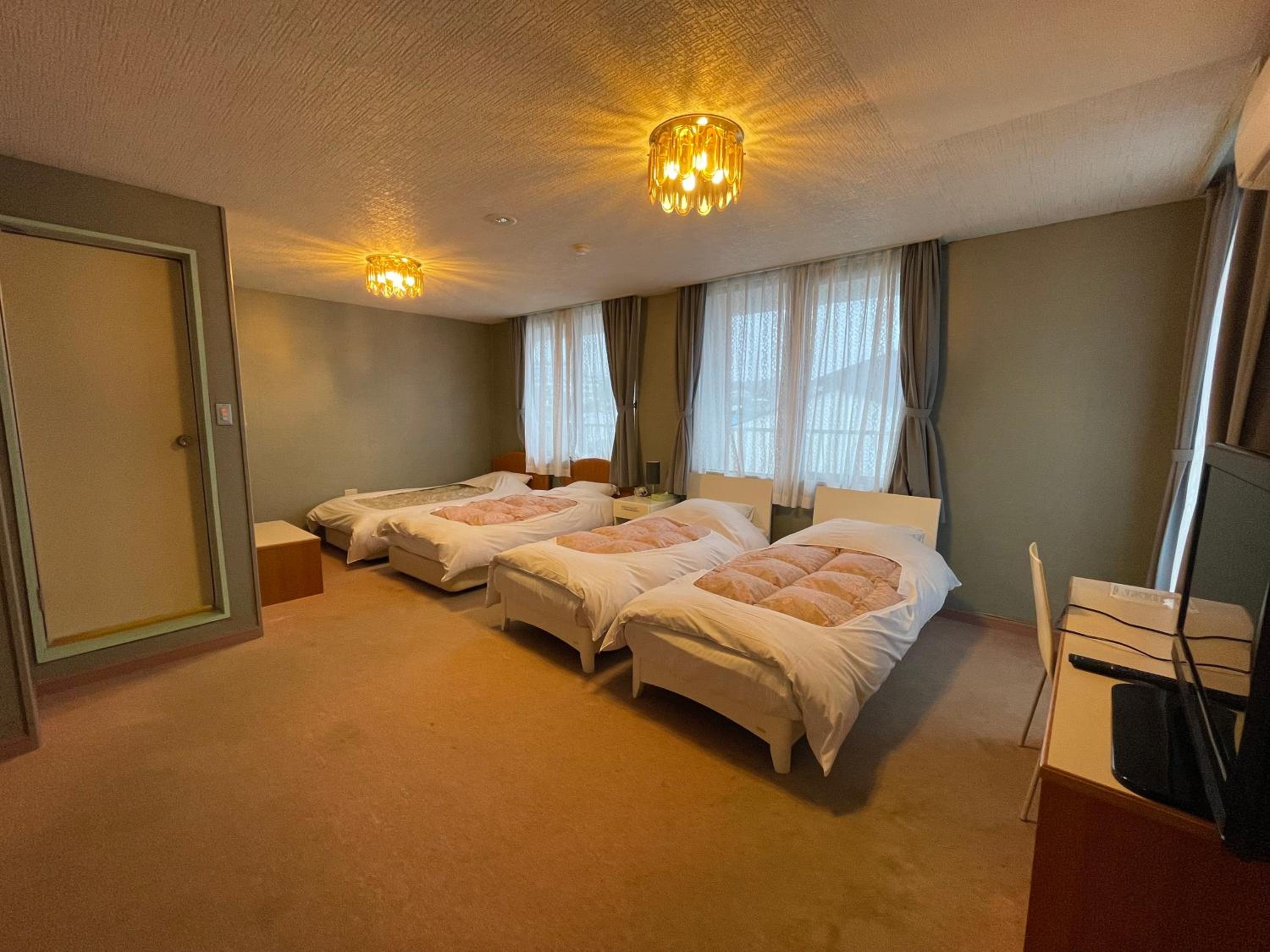 Deluxe Quadruple Room photo 3