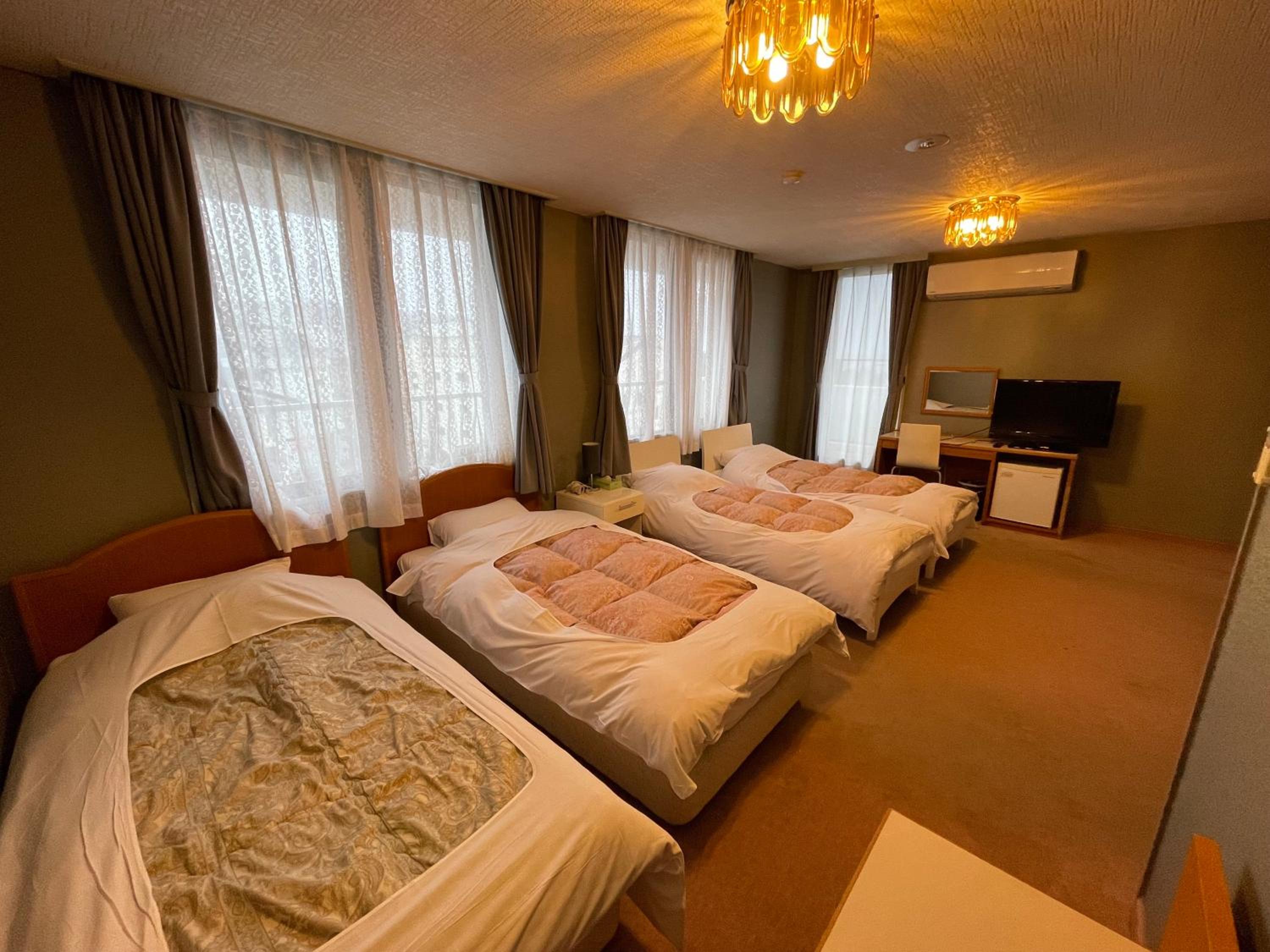 Deluxe Quadruple Room photo 2