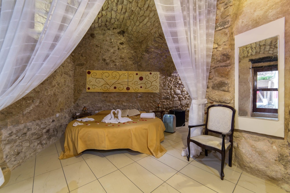 Junior Studio Suite, 1 Queen Bed, Ground Floor photo 3