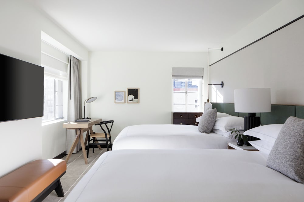 Premium Room, 2 Queen Beds - Photo 9