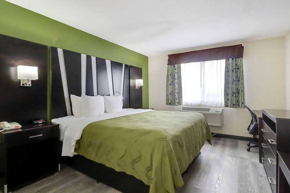 Suite, 1 King Bed with Sofa bed, Accessible, Non Smoking - Photo 1