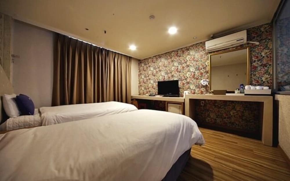 Business Twin Room photo 2