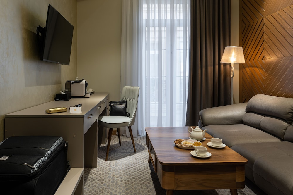 Business Suite photo 2