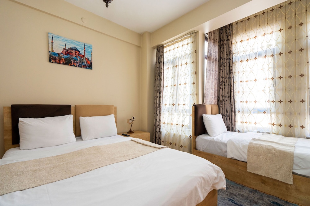 Deluxe Triple Room photo 3
