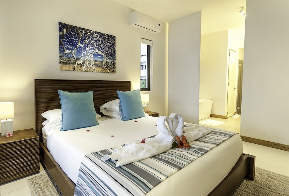 Luxury Apartment, 2 Bedrooms, Kitchen, Beachfront
