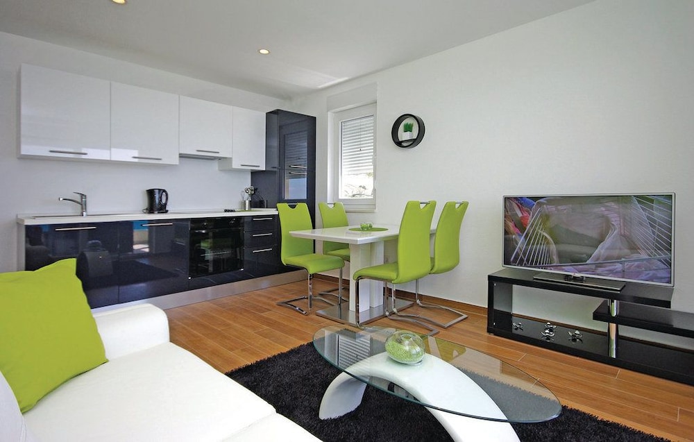 Apartment (A5)