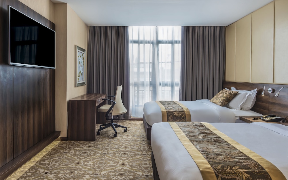 Deluxe Twin Room, 2 Double Beds photo 2