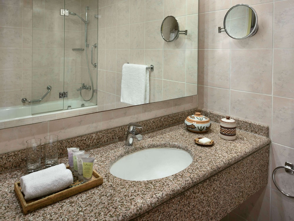 Classic Room, 1 King Bed - Photo 2