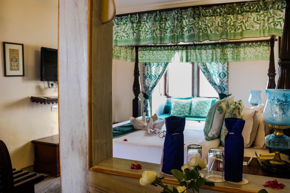 LAKE SUITE - Photo 2