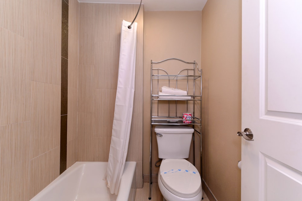 Deluxe Room, 2 Queen Beds, Refrigerator & Microwave photo 2