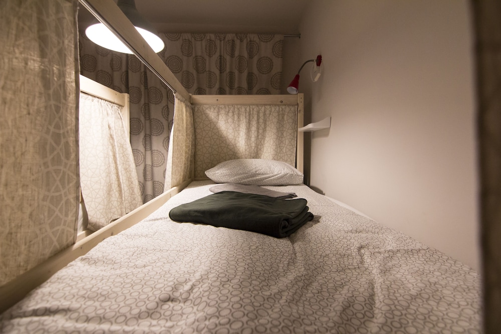 Bed in 6-Beds Mixed Dormitory Room photo 3