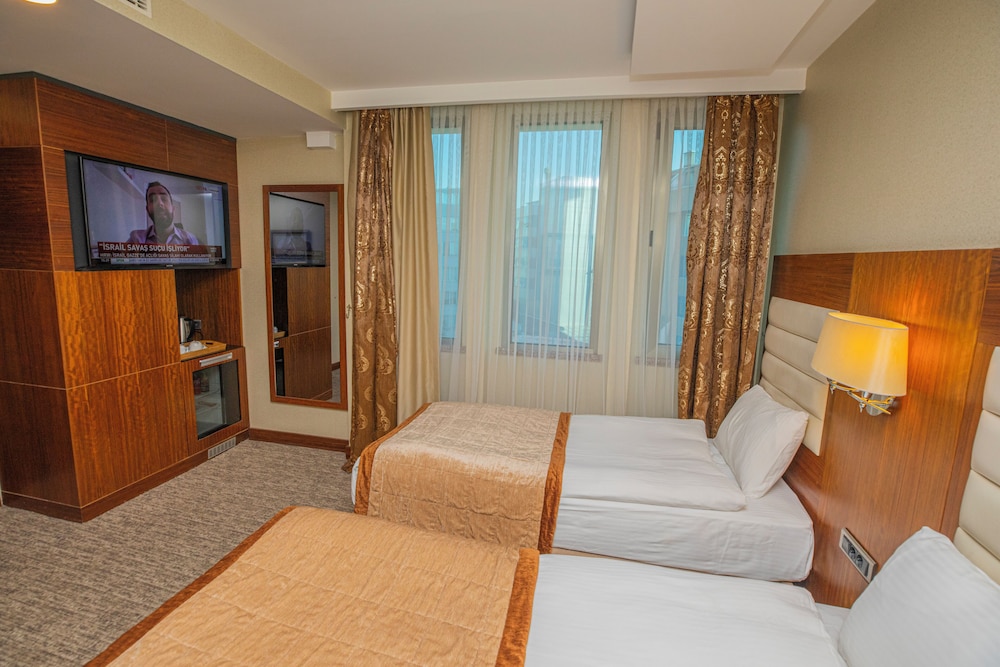 Deluxe Triple Room