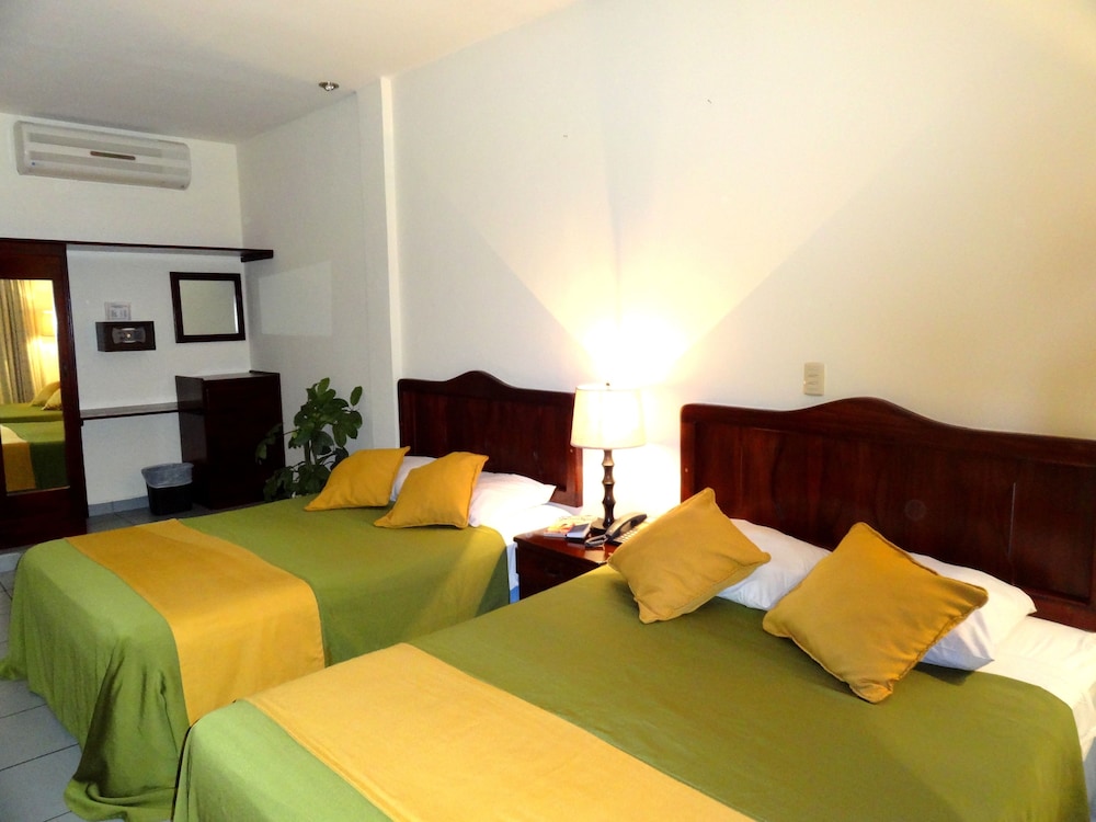 Standard Double Room, 2 Double Beds photo 2