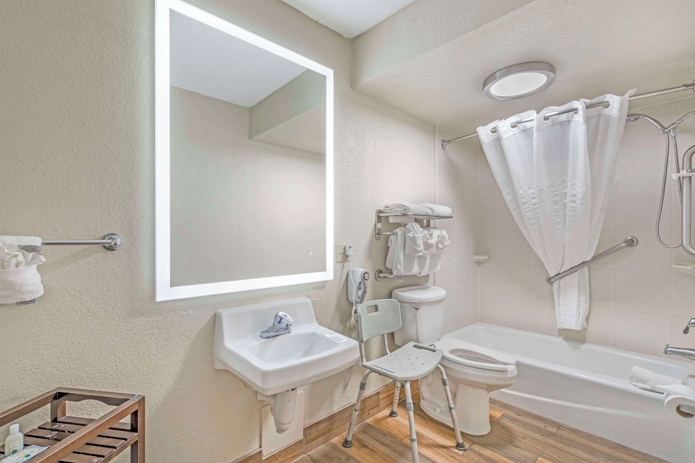 Room, 2 Queen Beds, Accessible, Non Smoking
