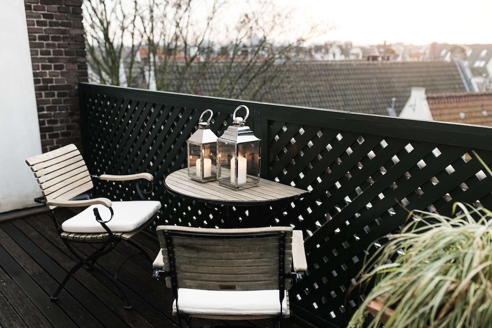 Grand Room, 1 King Bed, Balcony