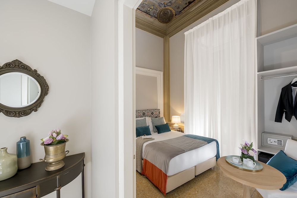 City Double Room, Balcony photo 3