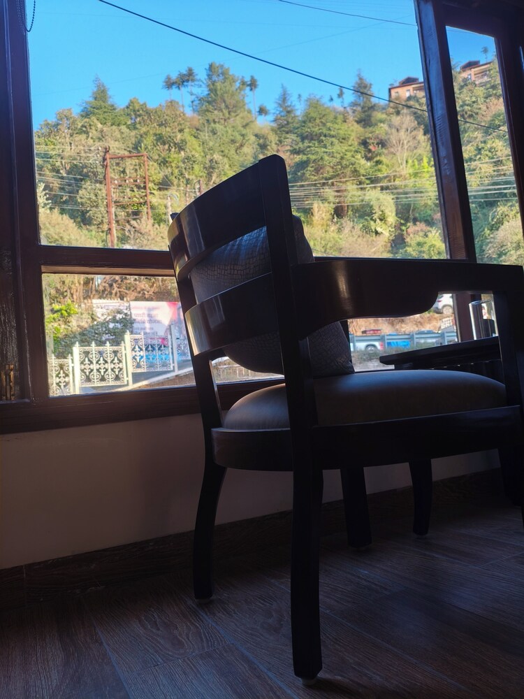 Economy Room, Mountain View