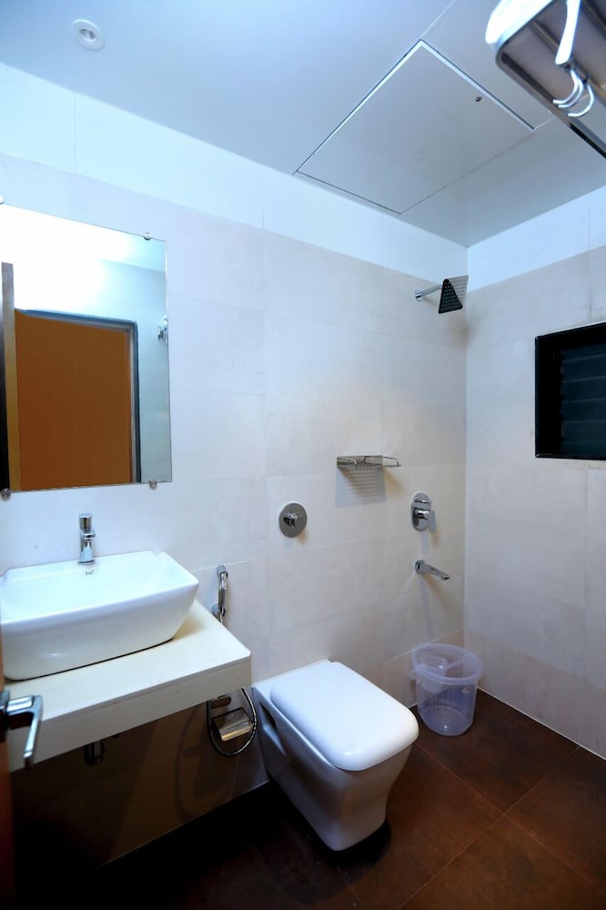 Deluxe Room - Photo 5