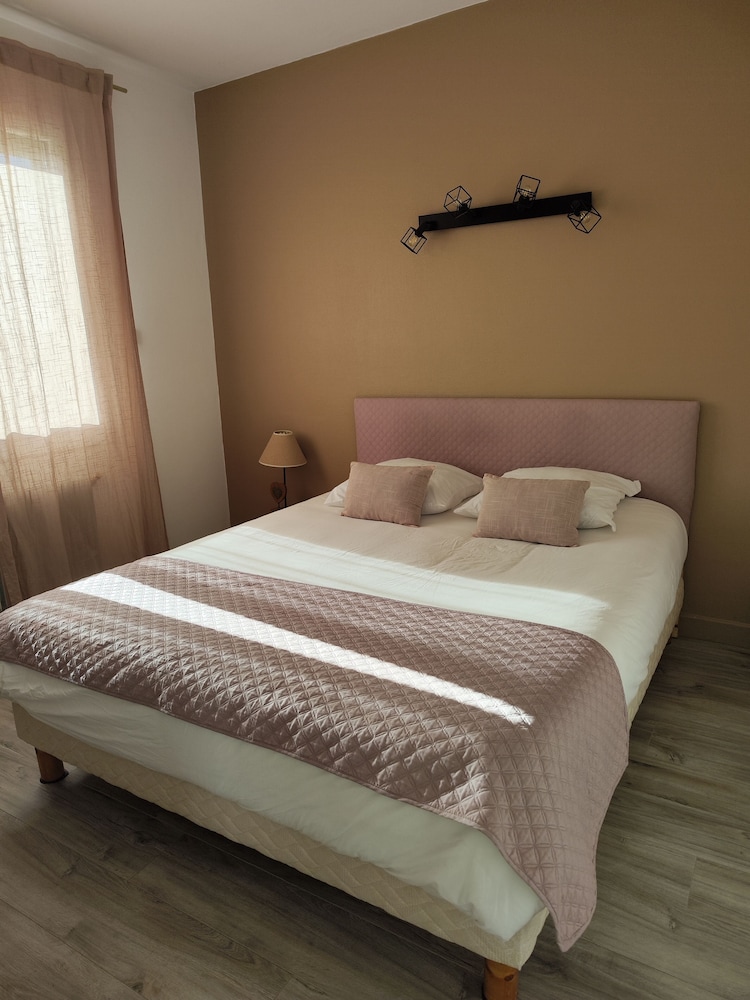 Double Room - Photo 10