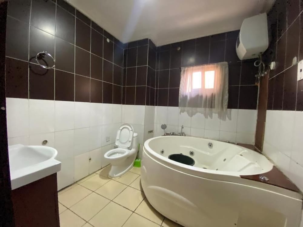 Executive Room - Photo 16