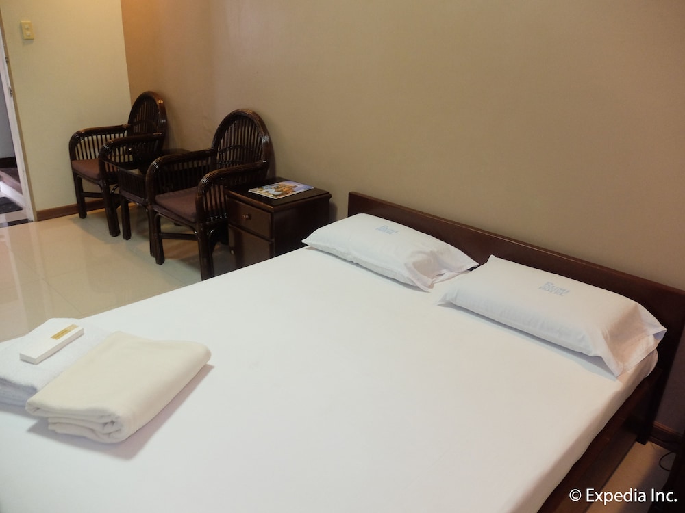 Standard Room, 1 Queen Bed photo 3
