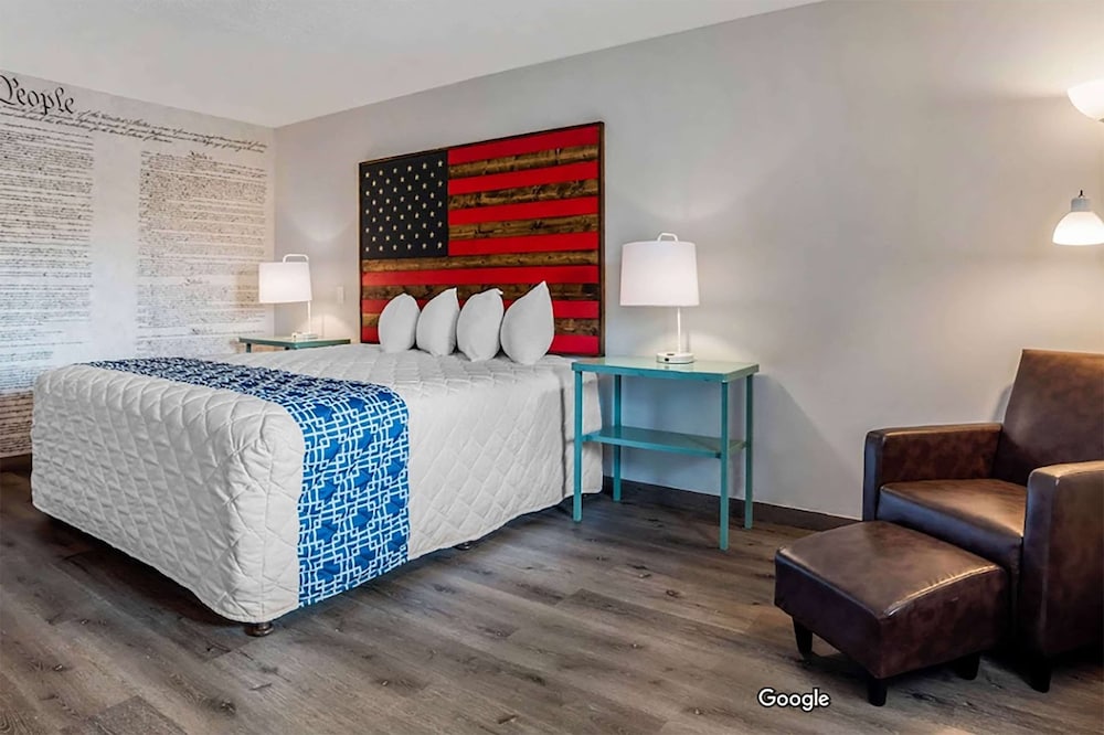 Room, 1 King Bed, Non Smoking (First Floor) photo 1