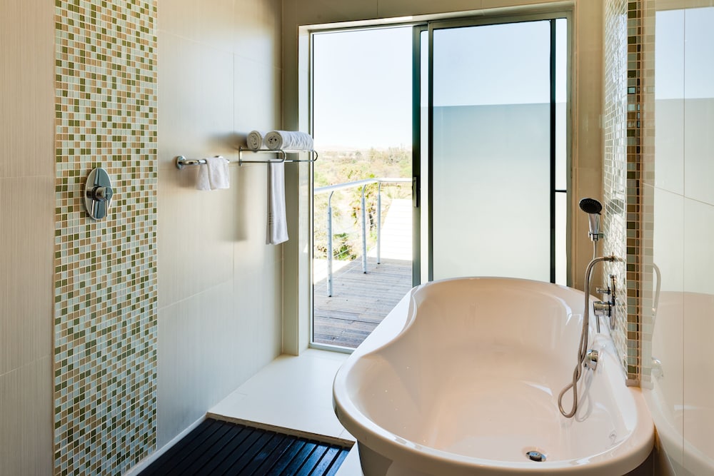 Executive Suite - Photo 10
