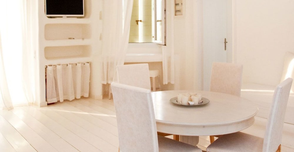 Superior Suite - Photo 7