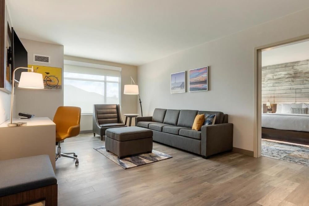 Suite, 1 King Bed
