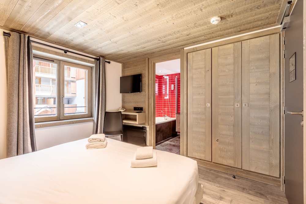 Standard Double Room, Non Smoking, Bathtub