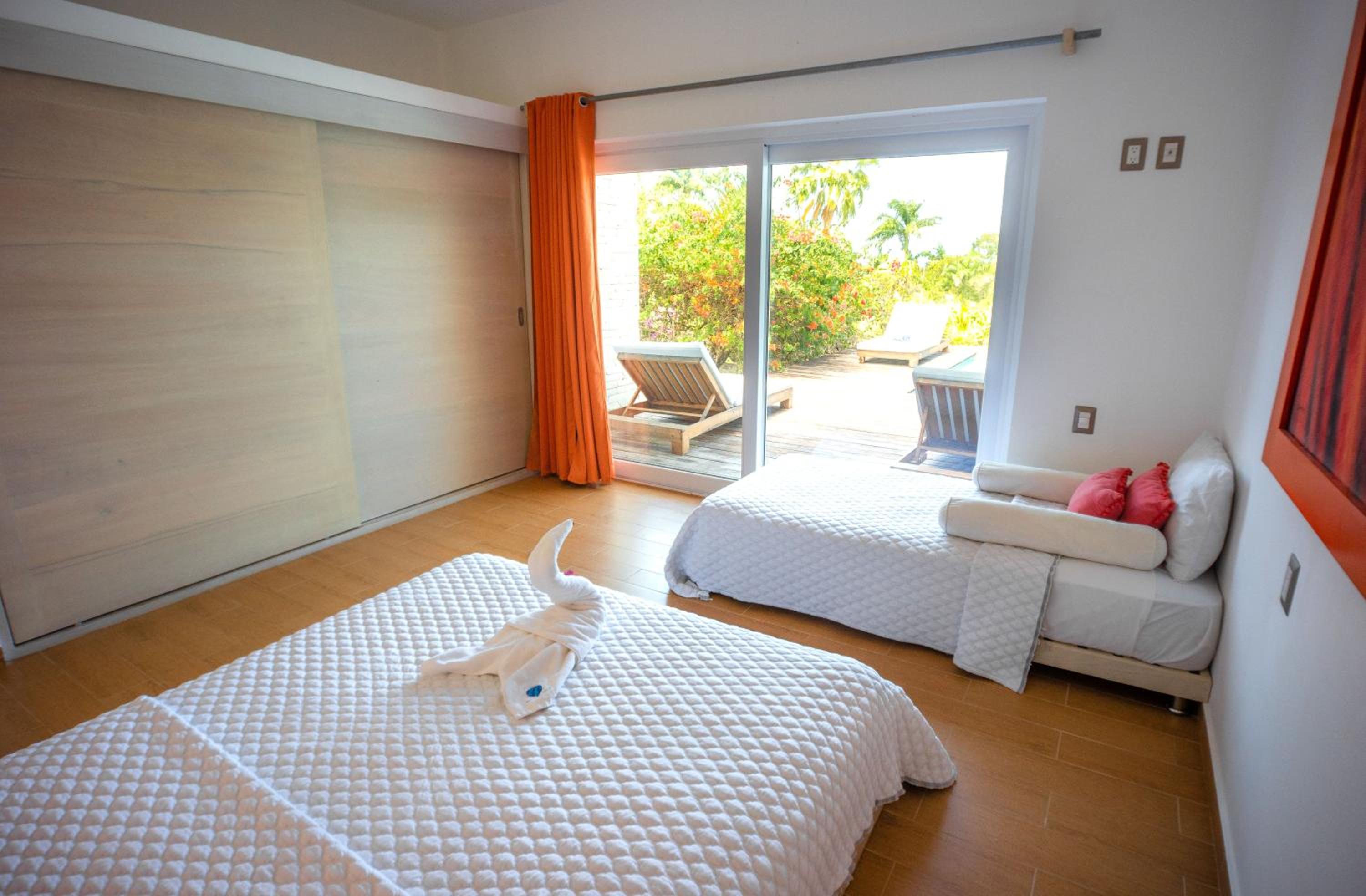 Villa with Private Pool photo 3