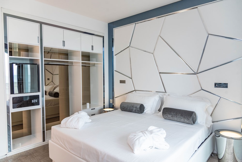 Deluxe Double Room, Balcony, Sea View photo 3