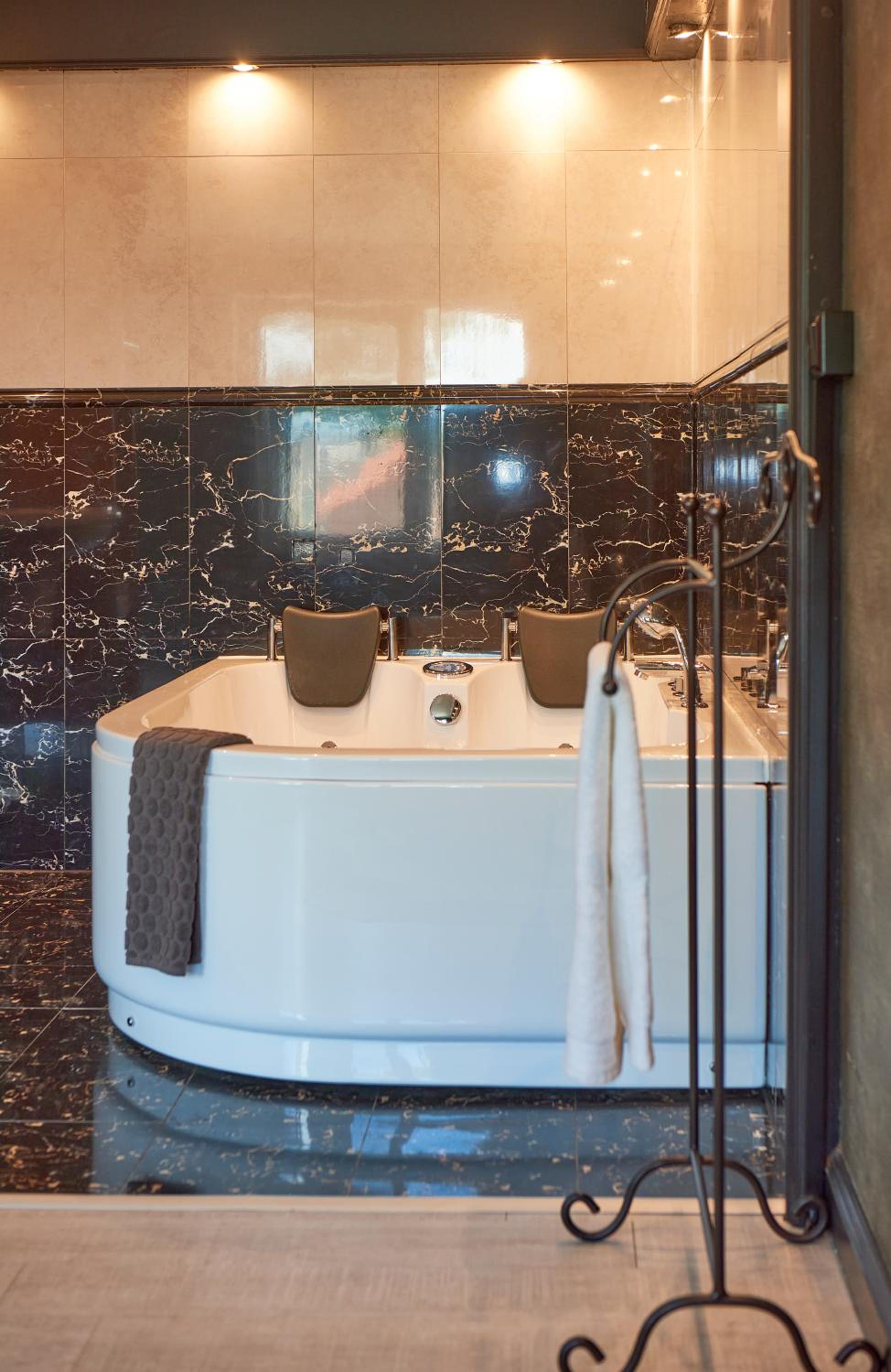 Deluxe Suite photo 3