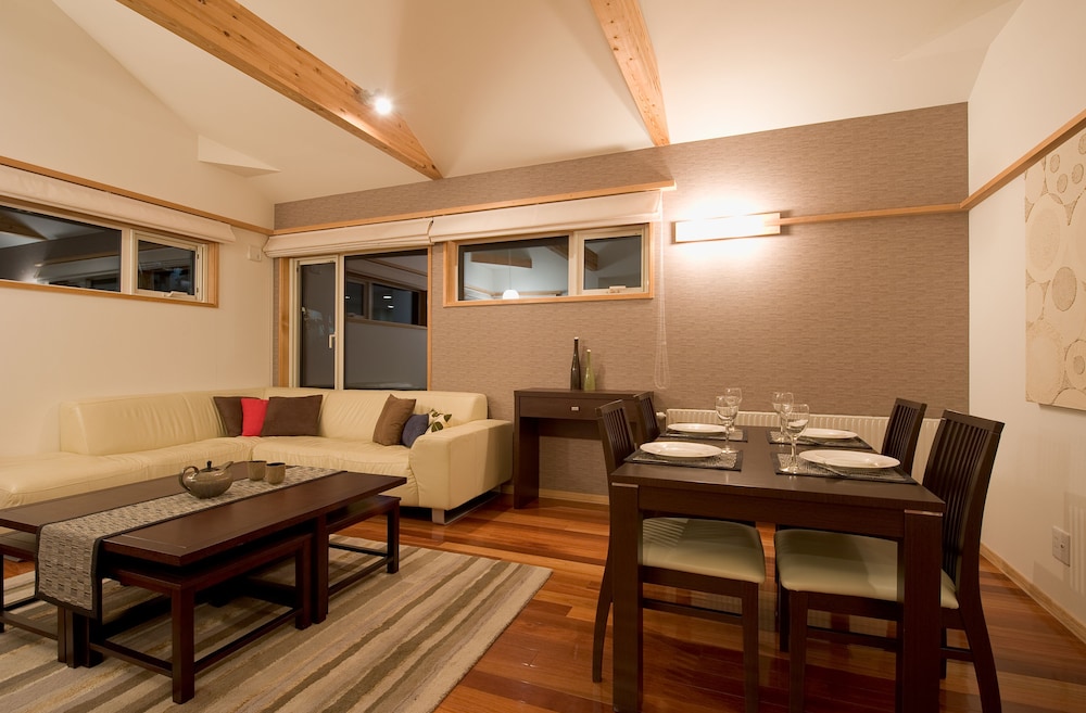 Unit 12, (2 Bedroom 2 Bathroom) photo 3