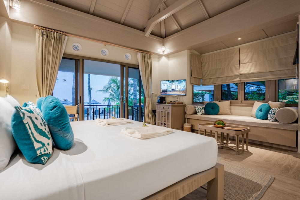 Deluxe Beach Front Bungalow - Photo 3